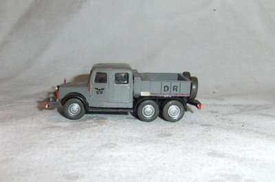 4.26 I DDR Espewe Tatra 141 Schwerlastzugmaschine 6x6 H0 Modellauto 1:87