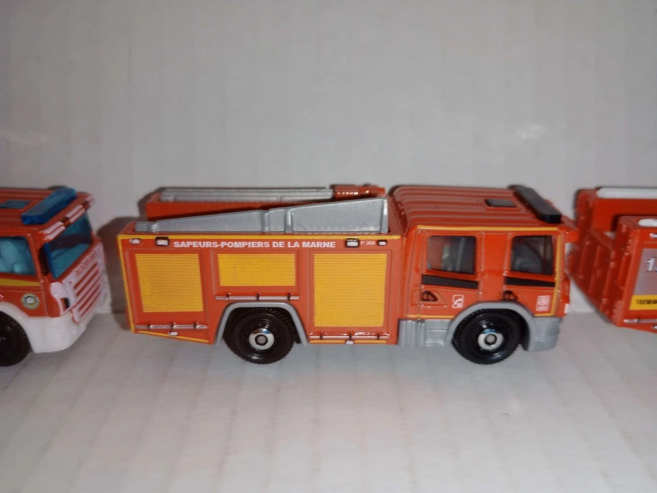 MATCHBOX SCANIA P 360 CAMIONES DE BOMBEROS ROJO lote de 3 Foto 4 de 4