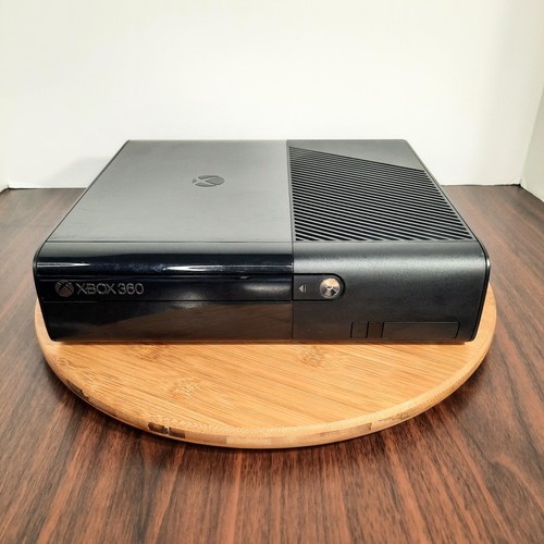 Microsoft Xbox 360 E 500GB Console Lot Controller Skyrim Terraria South Park - Picture 14 of 22