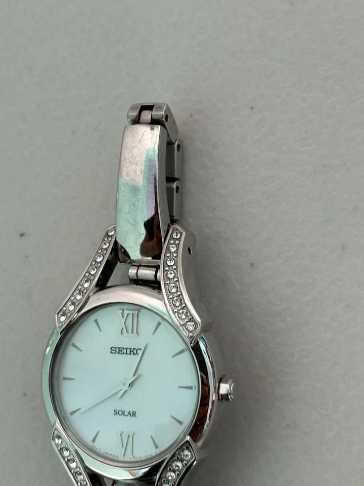 Seiko Solar Swarovski Crystal Ladies Watch 28mm MOP Dial Silver Tone V1150AZ0 - image 3 of 4