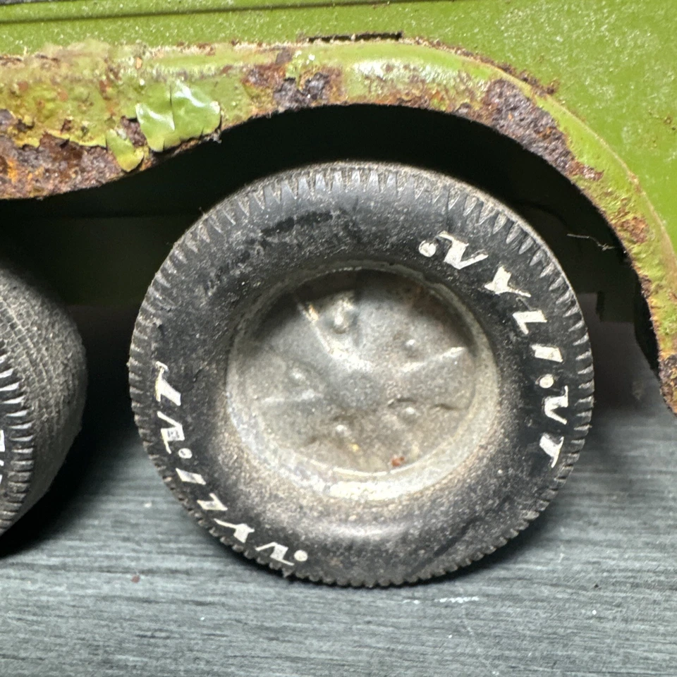 Vintage NYLINT STABLES Horse Trailer Green & Yellow Pressed Steel Rusted - Image 3 of 4