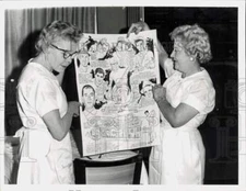 1964 Press Photo Helen Aldenberg and Agnes Sullivan admire Coyne cartoon