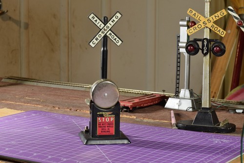 Marx Lines Ringing Bell Railroad Crossing STOP. bell works ... issues