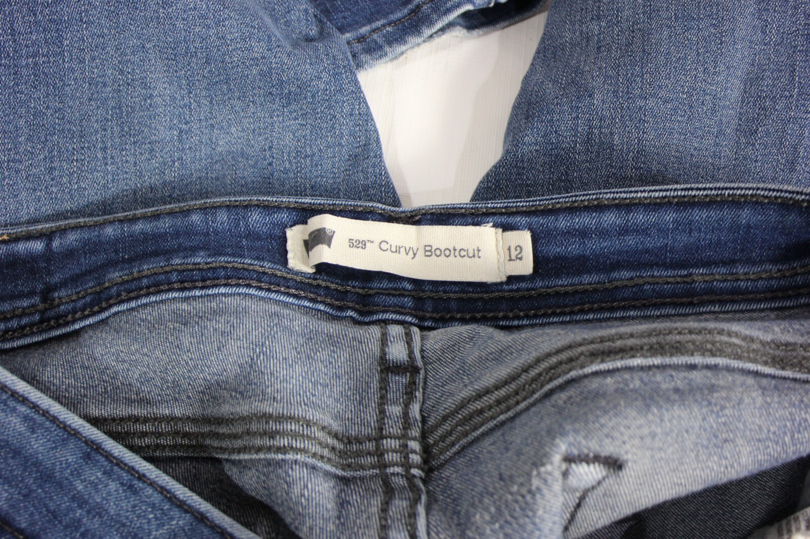 Levis Jeans Womens Sz  12M 31x32 Curvy Bootcut Blue Stretch 529 thumbnail 3