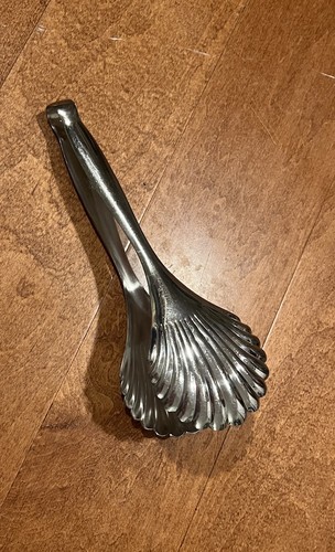 Vollrath 46927 10" Stainless Steel Scalloped Serving Tongs with Mirror Finish