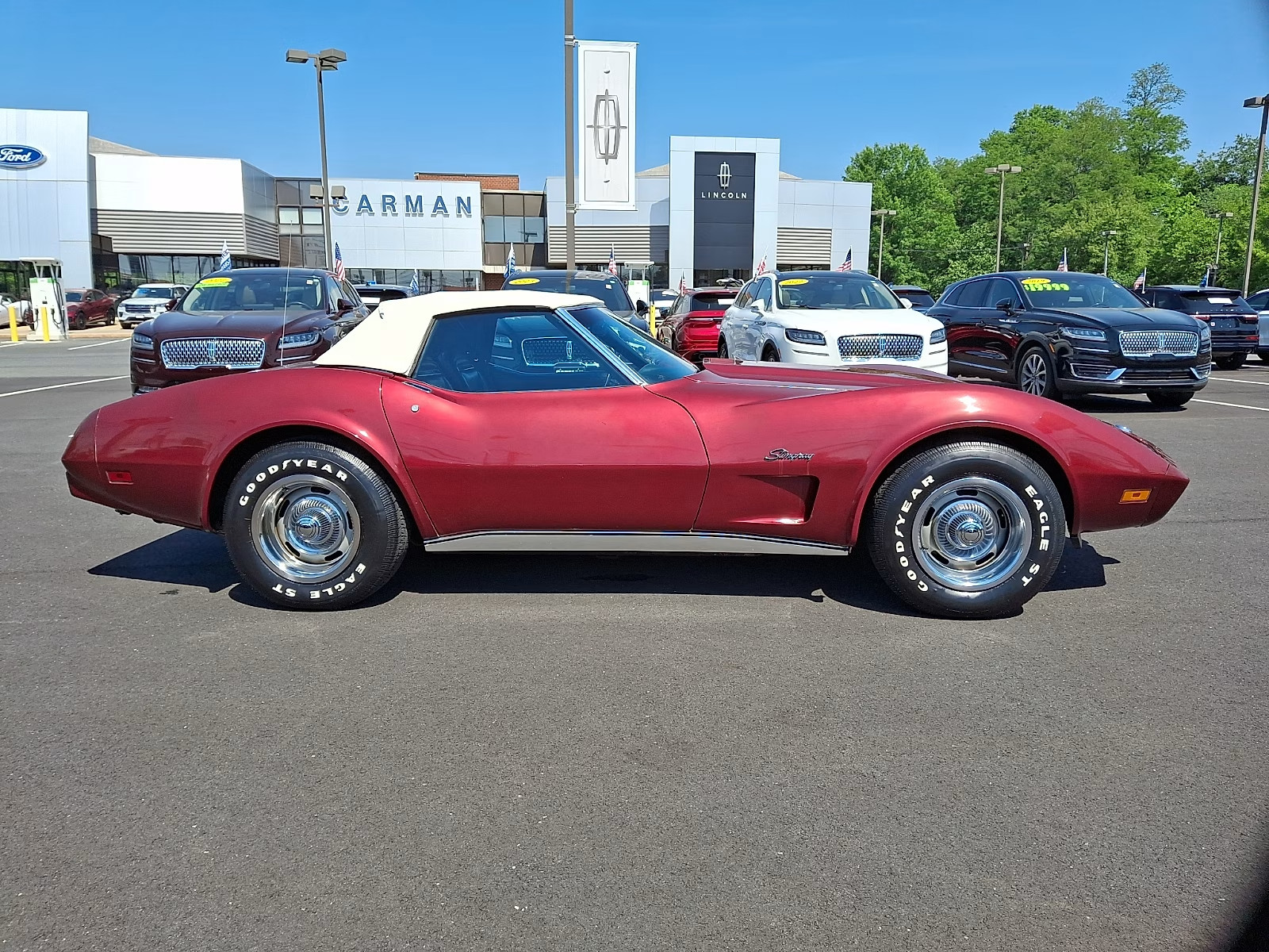 1975 Burgundy Chevrolet Corvette   | C3 Corvette Photo 7
