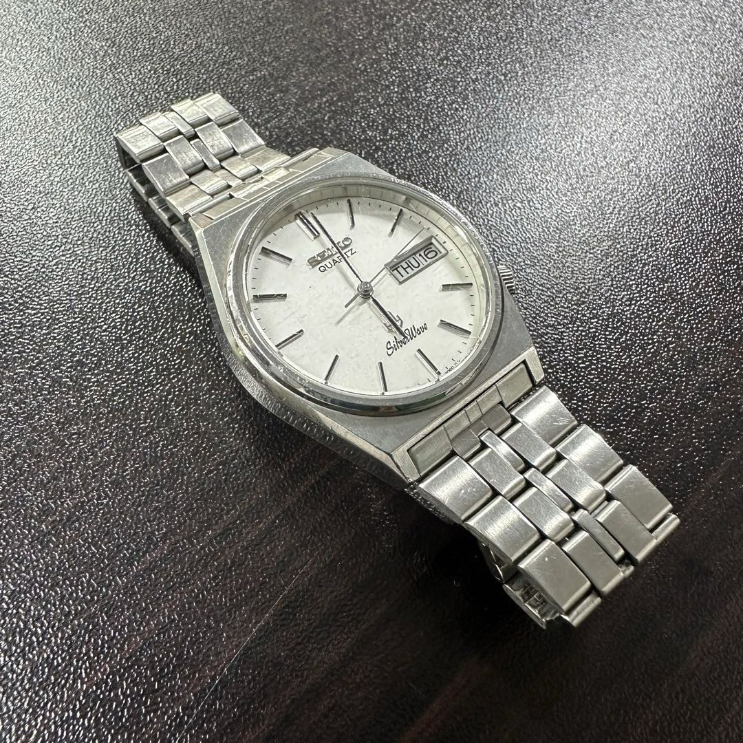 Seiko Silverwave 8229-7040 Analog Quartz Men Silver Wave Date