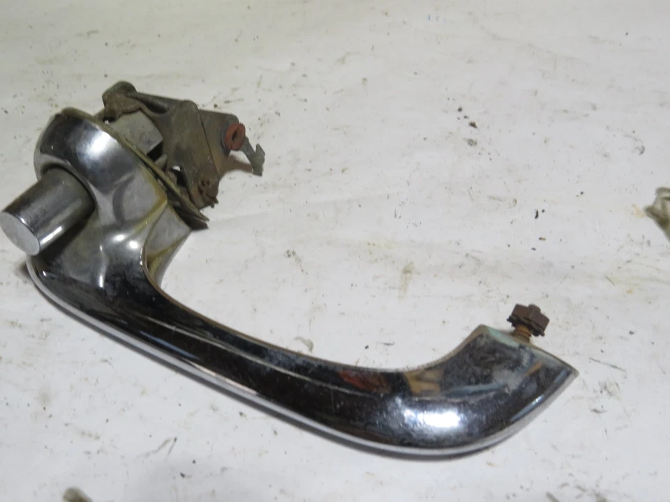 MANIJA DE PUERTA EXTERIOR VINTAGE Oldsmobile Cutlass 442 Foto 2 de 4