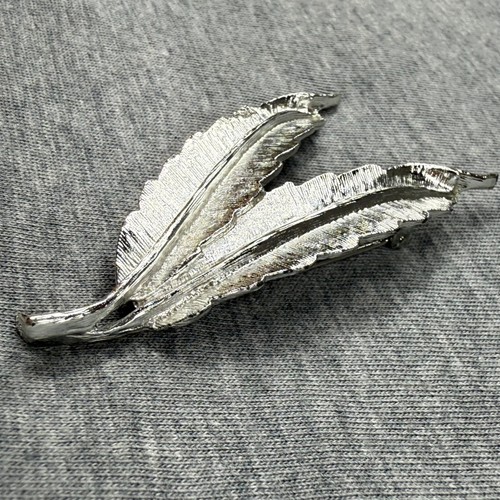 Silver-Tone Leaf Pin Brooch With Dual Feather Design Vintage Pin Jewelry - Picture 9 of 13