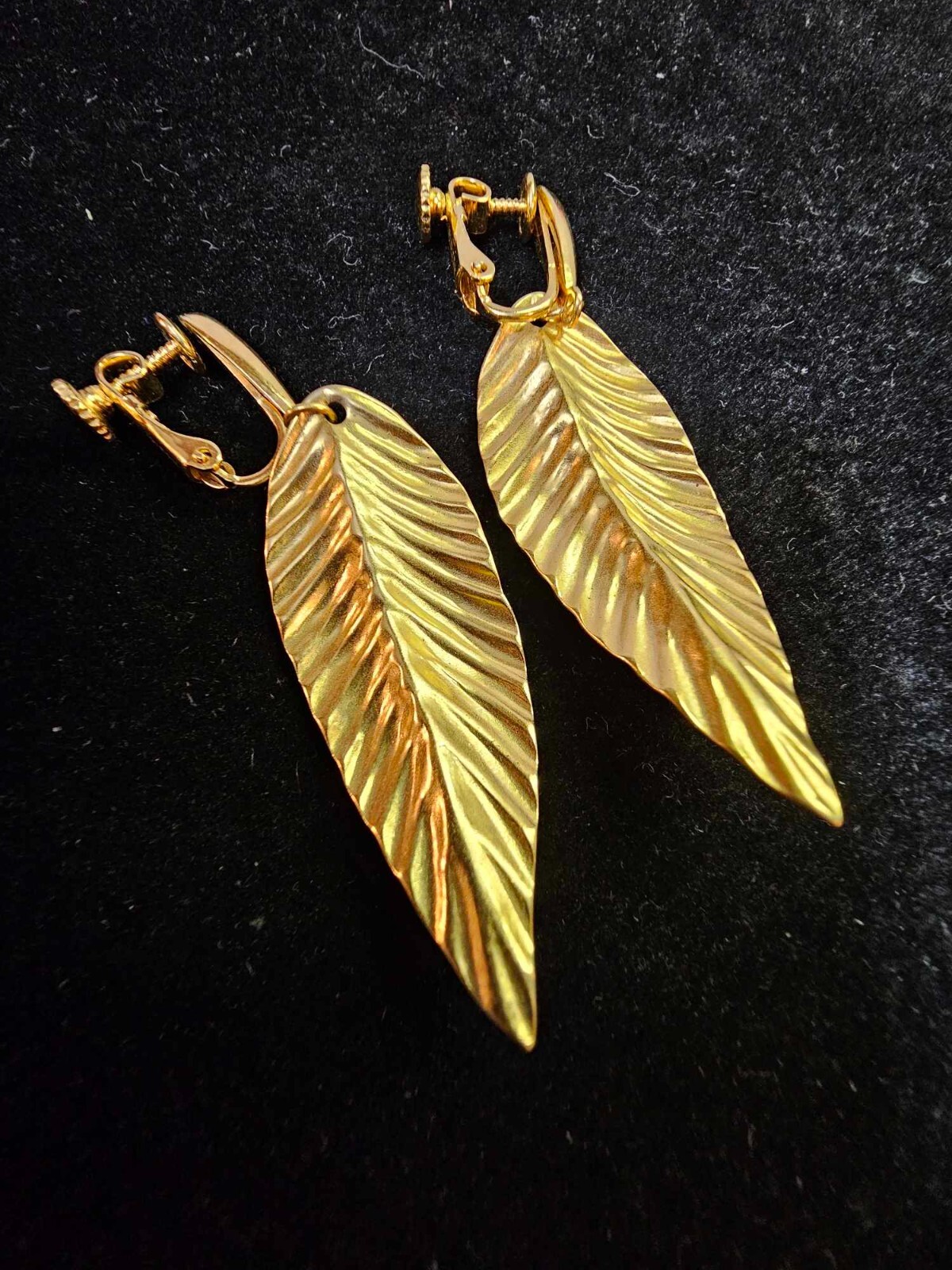 Signed Napier Leaf Dangle Screwback Earrings- S51 - image 3