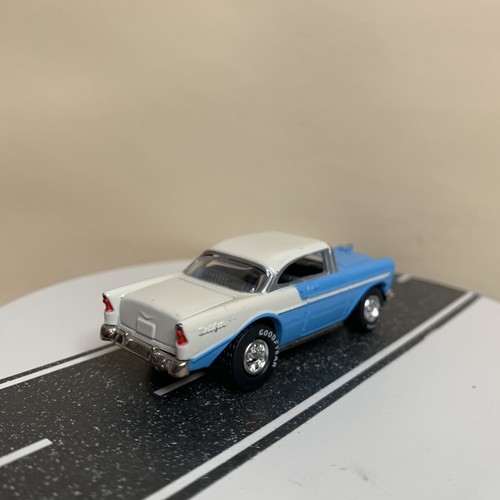 Johnny Lightning Classic Gold Collection 1956 Chevy Bel Air Blue/White #29 1:64 - Picture 11 of 13