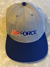 Gorra estilo béisbol Aim High Air Force con hebilla y correa de cuero en muy buena condición