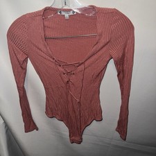 Iris ribbed V-Neck lace up Bodysuit small pink