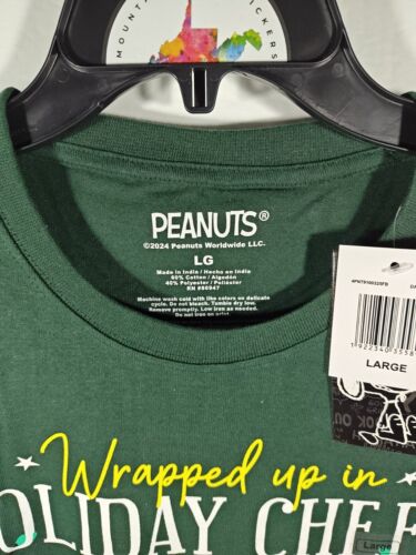 Peanuts Snoopy Wrapped Up In Holiday Cheer Men's Size Large Green T-Shirt NWT - Picture 5 of 6