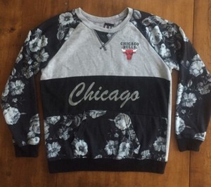 chicago bulls sweatshirt womens