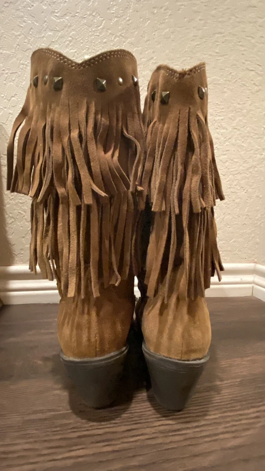 BOTAS VAQUERAS ROPER DE GAMUZA TOSTADA CON FLECOS - PUNTERA PUNTIAGUDA Foto 3 de 4