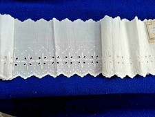 &Auml;ltere wei&szlig;e Baumwolle Spitzenborte/Bord&uuml;re135x13cm, auch f&uuml;r Puppenkleider, neu