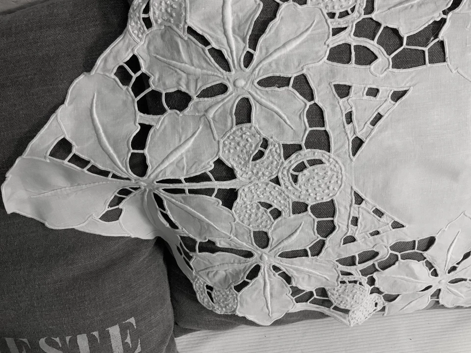 linge ancien Grand Napperon Ovale En Lin Broderie RICHELIEU Et Point De Bourdon - Photo 2/4