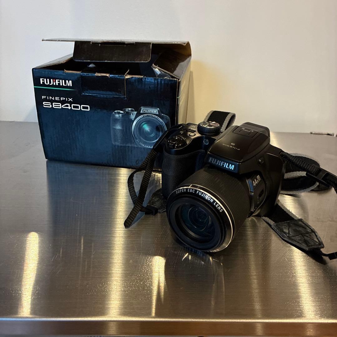 FUJIFILM FINEPIX S8400 Digital Camera with SUPER EBC FUJINON Lens