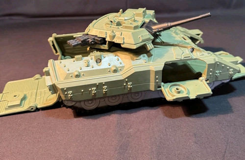 1997 Galoob BATTLE SQUADS M113 APC ARMORED PERSONNEL CARRIER Driver Gunner 74254 - Picture 2 of 3