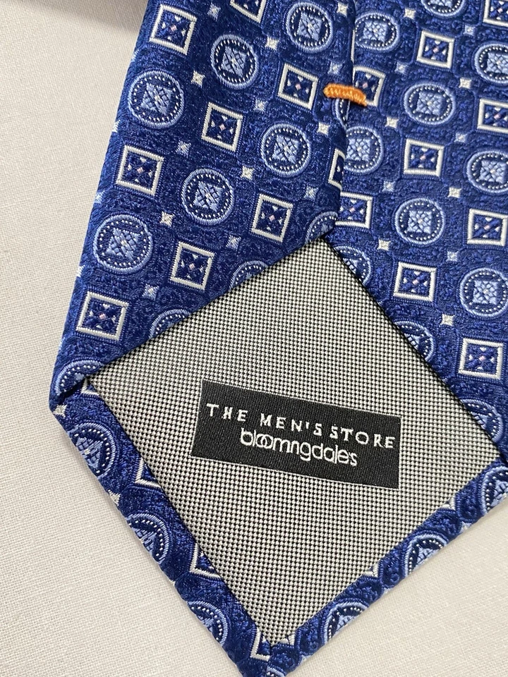 Corbata de seda geométrica azul bloomingdales de la tienda para hombres hecha a mano en China excelente estado Foto 2 de 4