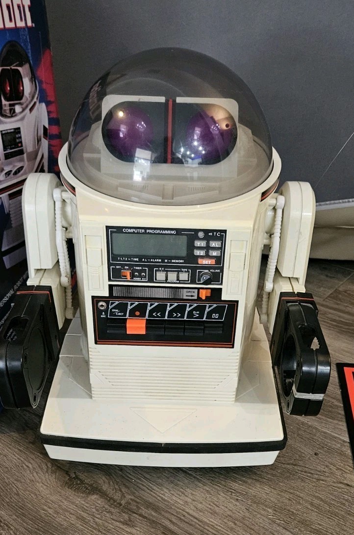 Tomy OMNIBOT Robot 5402 With Box, Remote & Tray Battery