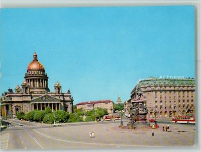 40107319 - St. Petersburg Omnibusse am Kreisverkehr