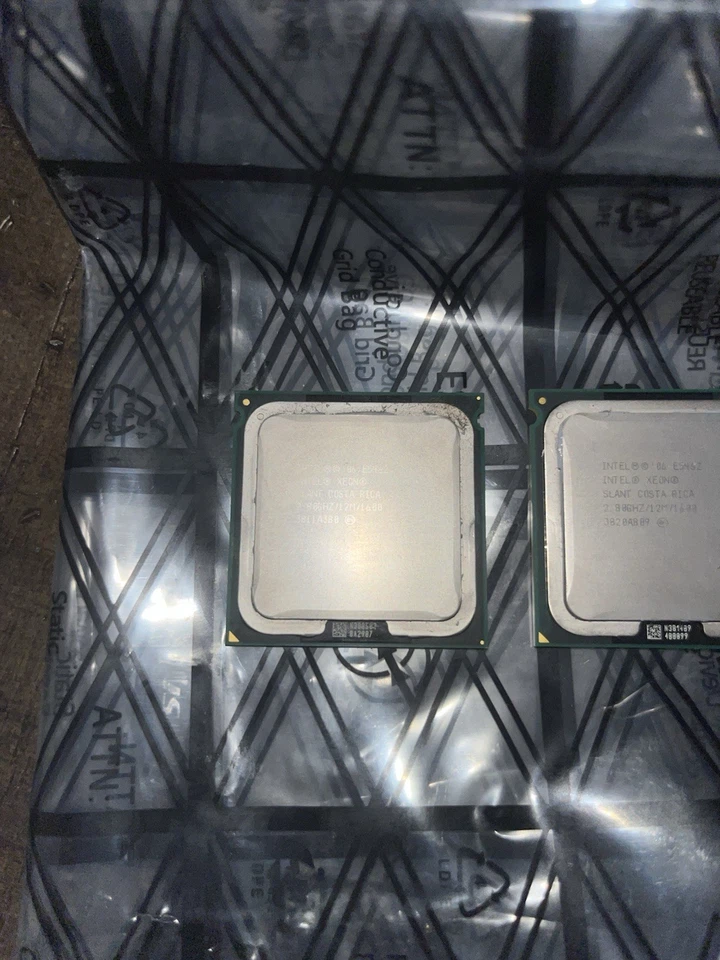 2 Processori INTEL E5452 XEON 2.8 ghz - Immagine 2 di 3