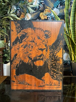 Vintage geschnitztes geätztes Relief Holz Löwe Wandbehang Plakette Teak Bild
