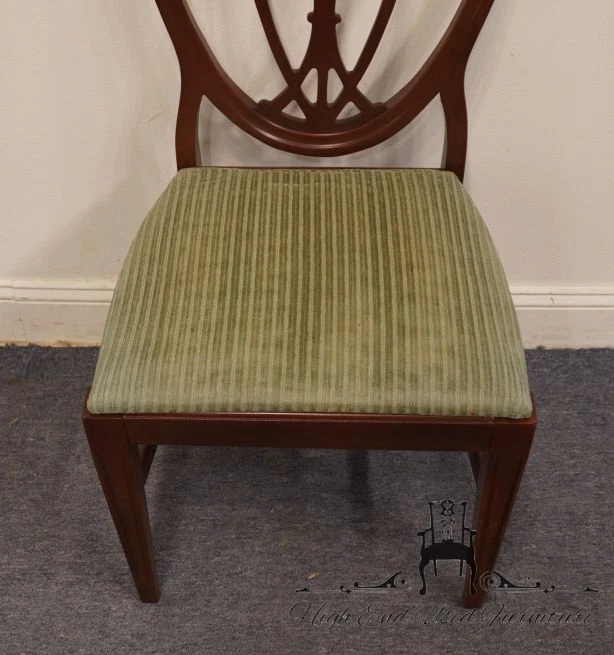 Silla lateral de comedor vintage de caoba maciza estilo Duncan Phyfe con respaldo protector Foto 4 de 4