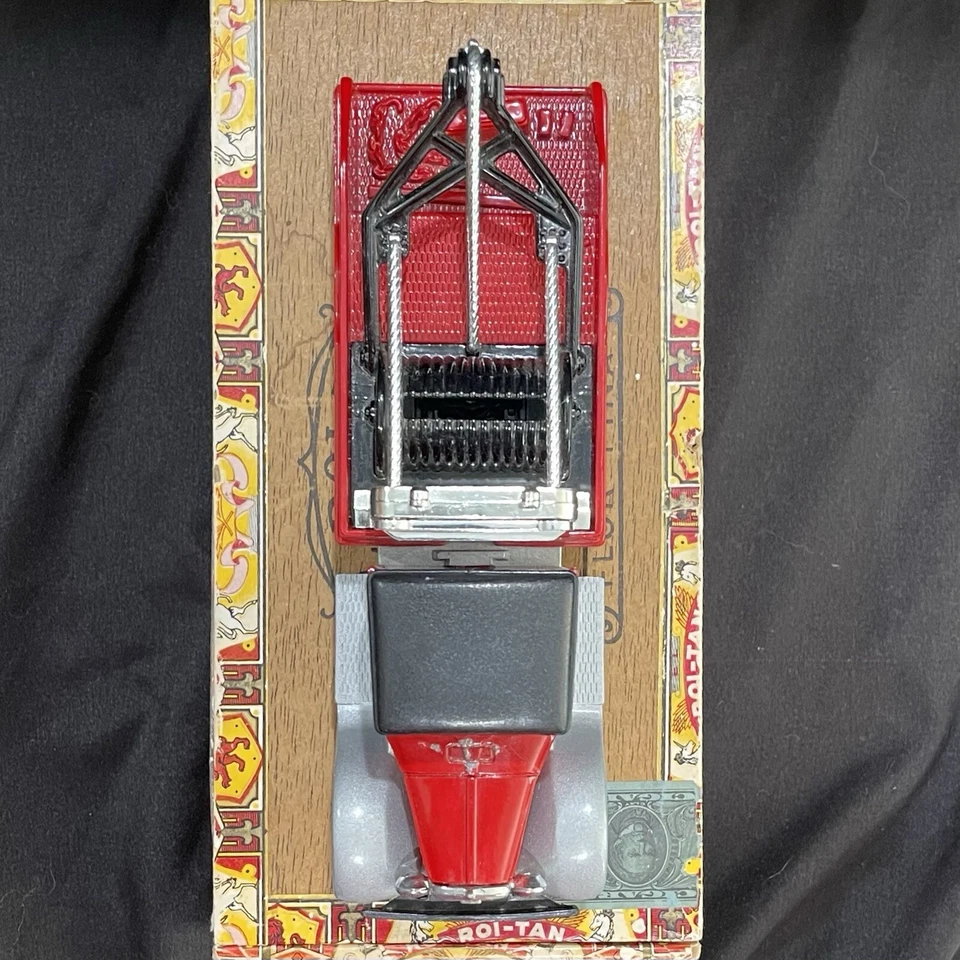 1931 HAWKEYE WRECKER BANK ERTL LIMITED EDITION CHIP & BILL TOWING STOCK NO. 9417 - Image 4 of 4