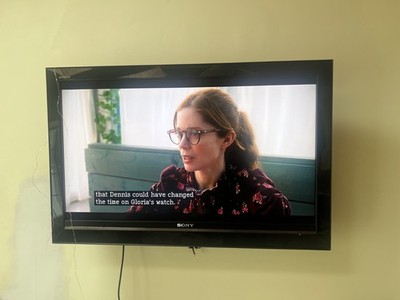 Sony Bravia KDL-40V3000 40'' 1080p HD LCD Television with wall mount