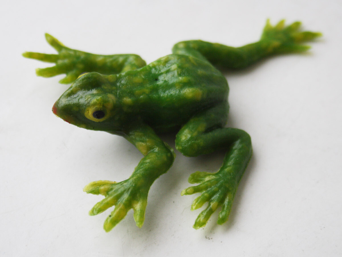 VINTAGE 80'S RUBBER GREEN FROG OILY JIGGLER JUNGLE ANIMALS