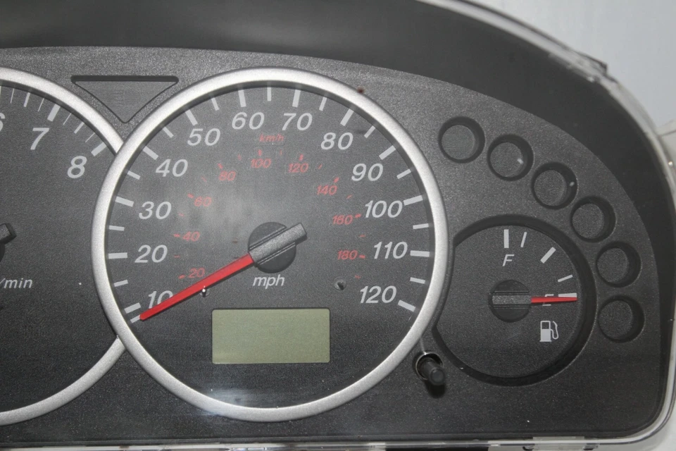 Cuadro de instrumentos velocímetro medidores de panel 03 04 Mazda Tribute 134.567 millas Foto 3 de 4