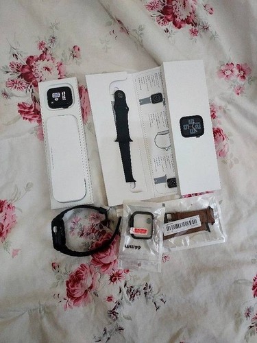 Apple Watch SE Alumium 44mm Mitternacht Gehäuse mit Mitternacht Sportarmband entsperrt - Bild 2 von 8