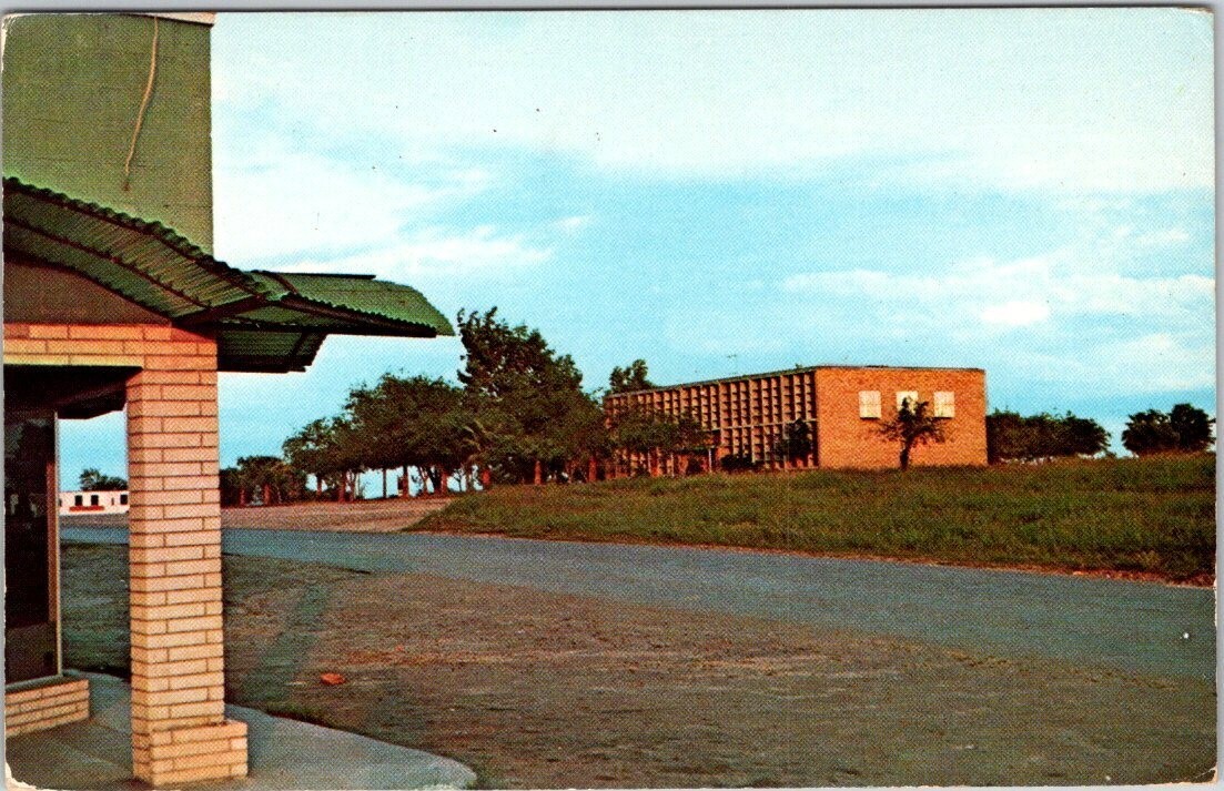 ZAPATA TEXAS County Courthouse Vintage Chrome Postcard 1975 Posted A83