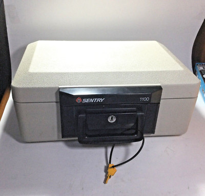 SENTRY 1100  Portable Fireproof SAFE / Keyed Lockbox Aprox. 14'' x 10'' x 6'' OD