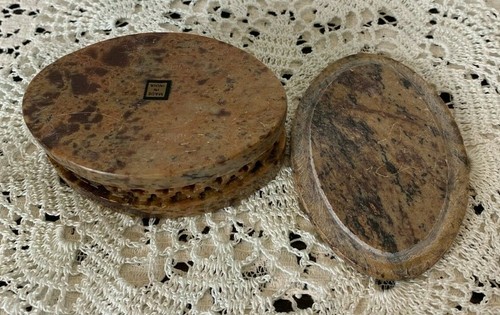 Oval Soapstone Covered Trinket Box Inlaid Floral Design Lattice On Bottom - Picture 4 of 4