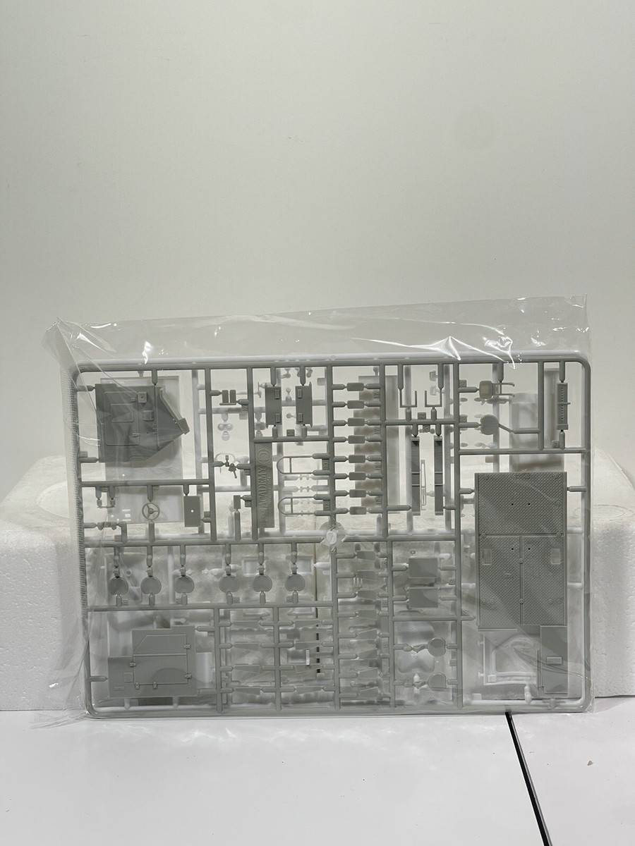 Academy KIFV 1/35 プラモデル NOB Academy Hobby Model Kit 1/35 KIFV (Korean Infantry