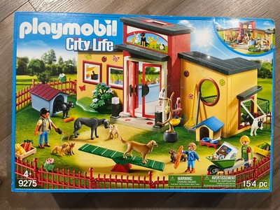 Playmobil City Life 9275 Tiny Paws Pet Hotel - 10 Pets, 3 People, 154 Pcs - NEW