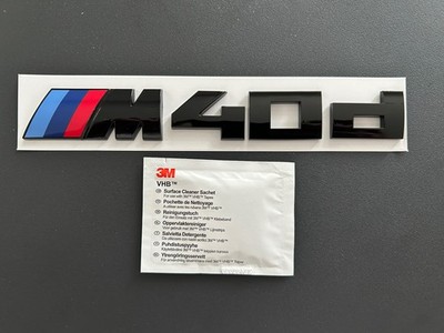 BMW M40d ABZEICHEN IN SCHWARZ GLÄNZEND. GRATIS ALKOHOLTUPFER