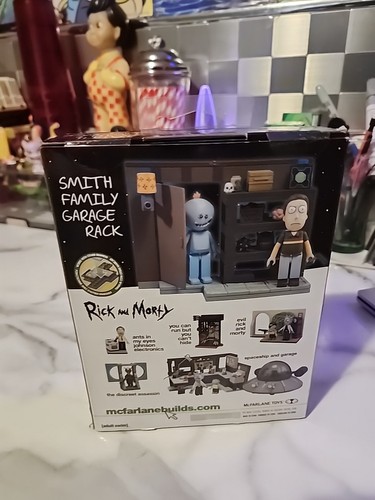 Rick and Morty Buildable SMITH GARAGE RACK Small Construction Set 108 pcs - Picture 2 of 5