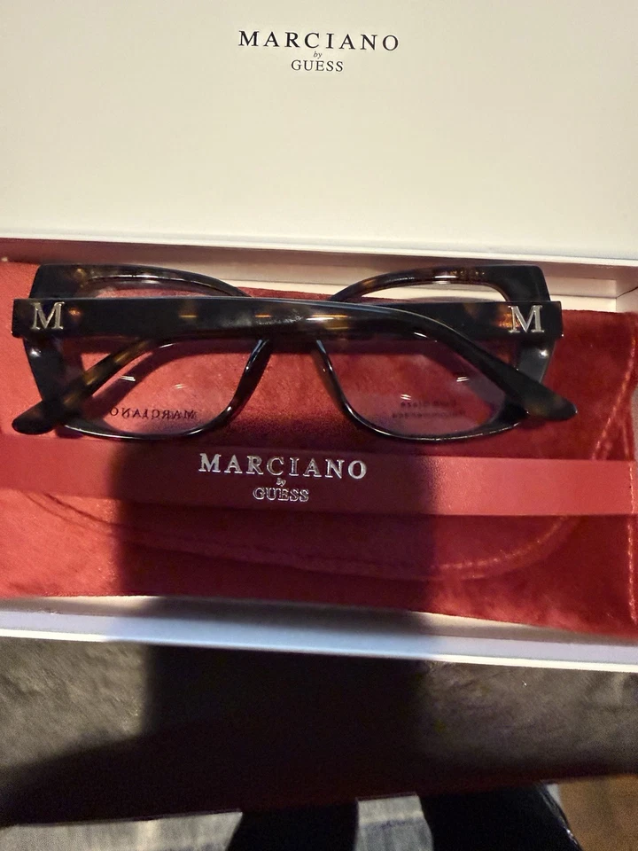 Gafas para mujer Guess By Marciano marco oscuro con forma de ojo de gato Habana GM50001 052 Foto 2 de 4