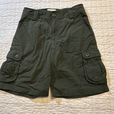 Under Armour Boys HeatGear Ripstop Cargo Shorts Dark Green YMD Medium Loose Fit