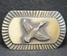 XB07111 VINTAGE 1970s DUCK FLYING BIRD ANIMAL ARTWORK MENS BRASS BELT BUCKLE