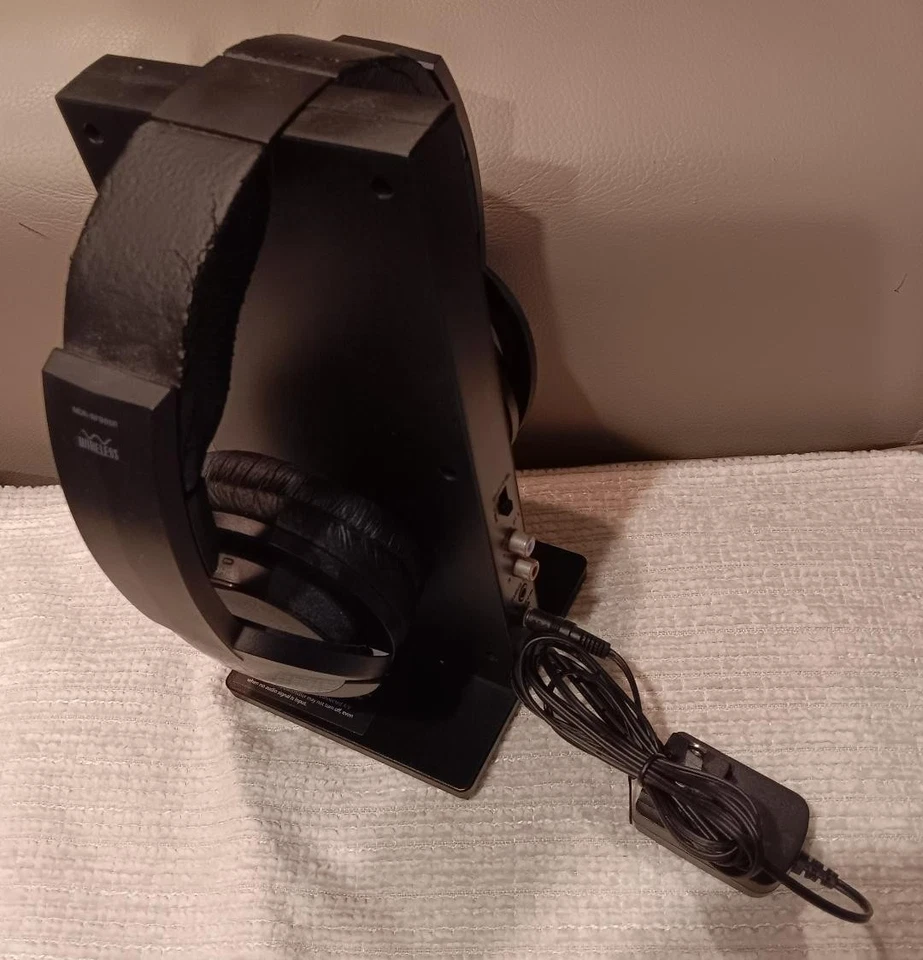 Auriculares inalámbricos Sony y base auxiliar de carga MDR-RF985R/TMR-RF985R Foto 2 de 2