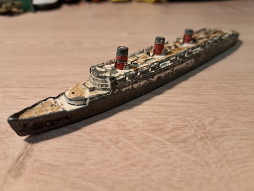 Dinky Toys Pre War No. 52/534 Cunard White Star 'Queen Mary' Diecast Ship Model - Picture 1 of 5