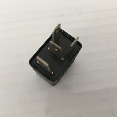 MORSETTO ORIGINALE GM 4 LAME 12V 20A RELÈ NERO / 702.21 / PA6.6-GF30 24432680 - Foto 3 di 7