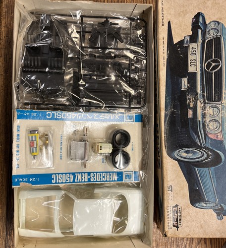 Vintage Motorized Otaki Mercedes Benz 450SLC - Kit # OT3-88 1/24 Scale - Picture 2 of 5