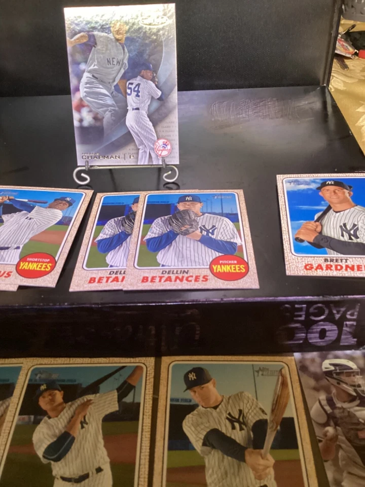 Lote de 18 tarjetas de béisbol de los Yankees de Nueva York 2017 Topps Heritage y 16-17 Topps doradas Foto 3 de 4
